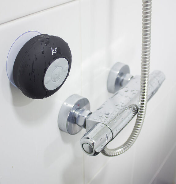 Der Bluetooth Waterproof Speaker von Cool Gift macht es auch unter der Dusche möglich, immer über die Fußballergebnisse informiert zu sein. Rund 29 Euro kostet der Lautsprecher. (Cool Gift)