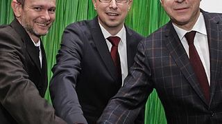 Neu in der Knapp-Geschäftsführung: Christian Grabner (Mitte), flankiert von den Vorständen Gerald Hofer (links) und Eduard Wünscher. Bild: Knapp (Archiv: Vogel Business Media)