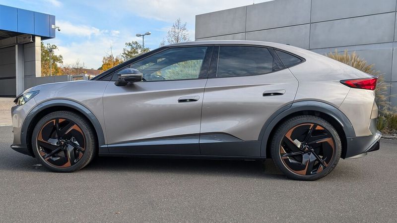 3. Die Abmessungen: Gut 4,6 Meter lang, knapp 1,9 Meter breit und knapp 1,6 Meter hoch ist das SUV-Coupé. Damit hat das Modell ähnliche Abmessungen wie sein technischer Bruder Skoda Enyaq. (Bild: Mauritz – VCG)