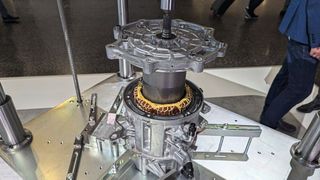 Schon heute können freie Werkstätten HV-Batterien öffnen und reparieren – 
warum sollen sie das morgen nicht auch mit Elektromotoren machen? (Bild: Rosenow – VCG)