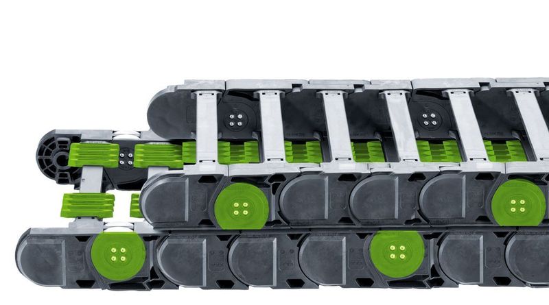 Grüne Ladeportale, auch „green gantries“ bezeichnet: Die abriebfeste und leise Profilrollen-Energiekette „P4“ von igus, Köln, ermöglicht in der Fertigungsautomatisierung 57 Prozent weniger Antriebsleistung bei 180 m/min und schneller.  (Bild: igus)