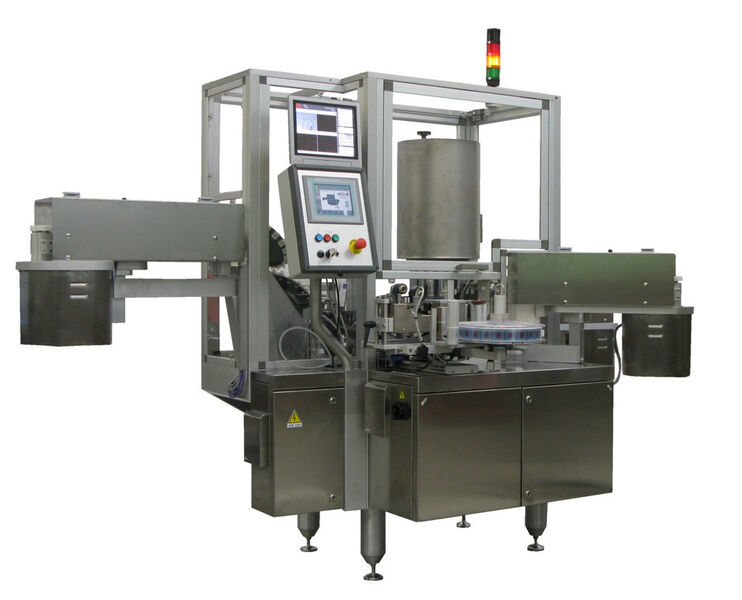 Hasta incorporates a P&A labeller, inclusive of vision systems to check the data printed on the label, the correct alignment of the label on the syringe barrel, the pre-printing of the label (sampling check): the autonomy is up to 30.000-35.000 label applications, depending on label size. (Picture: MG2)