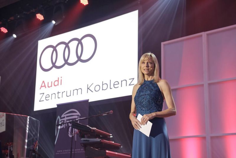 Durch den Abend führte die Moderatorin Inge Steiner. (Robert Skazel)