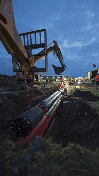 Arbeiten unter Flutlicht: Das Swissloop Tunneling Team ist voll engagiert.  (Bild: EMPA)