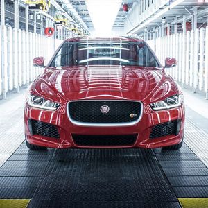 Der neue XE soll Jaguar aus der Luxus-Nische führen.