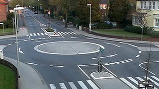 Kreisverkehre erleben in Deutschland eine Renaissance, vor allem innerorts als Minikreisverkehre. Wie sicher diese sind, hat jetzt die TU Dresden im Auftrag der Bundesanstalt für Straßenwesen (BASt) untersucht. (Foto: TU Dresden)