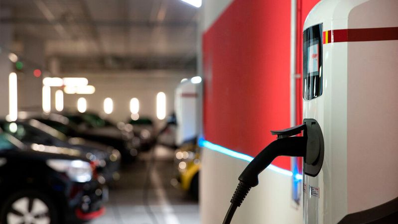 Die Elektromobilität wird weltweit immer beliebter – stellt aber bislang nur einen kleinen Teil des Pkw-Bestands. (Bild:  Eon)