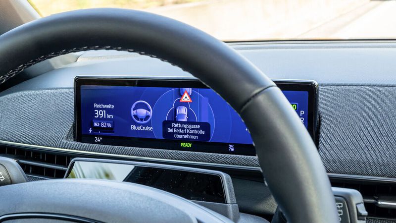 Auch Rettungsgassen werden erkannt. (Bild: Autoren-Union Mobilität/Ford)