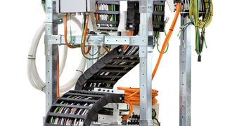 Das neue teleskopierbare Transport- und Montagegestell für komplett vorkonfektionierte und geprüfte Energiekettensysteme von Igus. Umweltfreundlich, schnell aufgebaut und wirtschaftlich bereits ab fünf Systemen pro Jahr. (Bild: Igus)