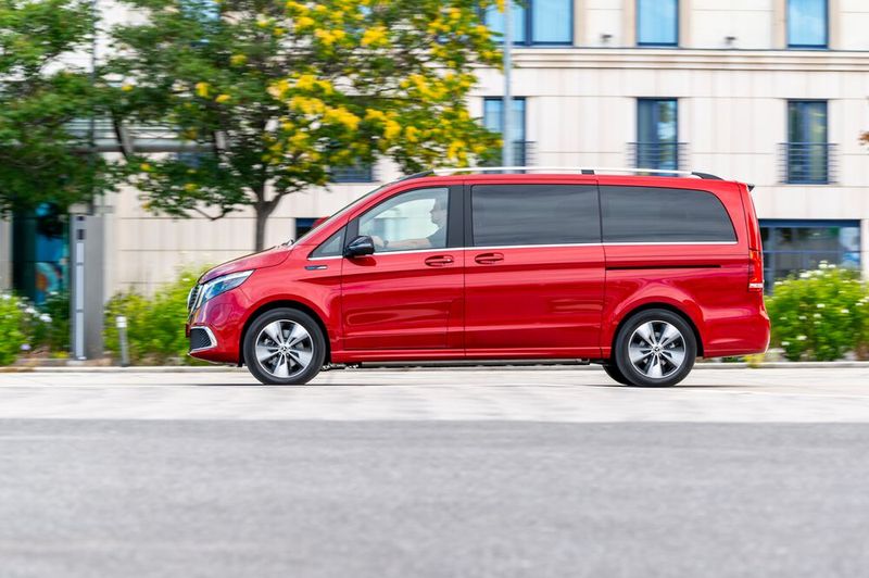 Der elektrische Van wird in in den Längen 5,14 m und 5,37 m angeboten – eine dritte Variante soll noch folgen. (Bild: Daimler)