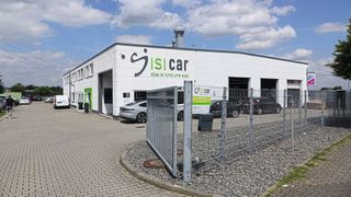 Der Karosseriebetrieb Isicar in Leipzig repariert mit 52 Mitarbeitern ungefähr 4.000 Fahrzeuge jährlich. Er ist auch Partner von Tesla und Nio. (Bild: Rosenow – VCG)