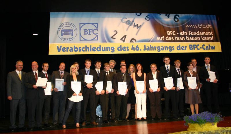 ... dann die Absolventen der Klasse 46b. (Archiv: Vogel Business Media)