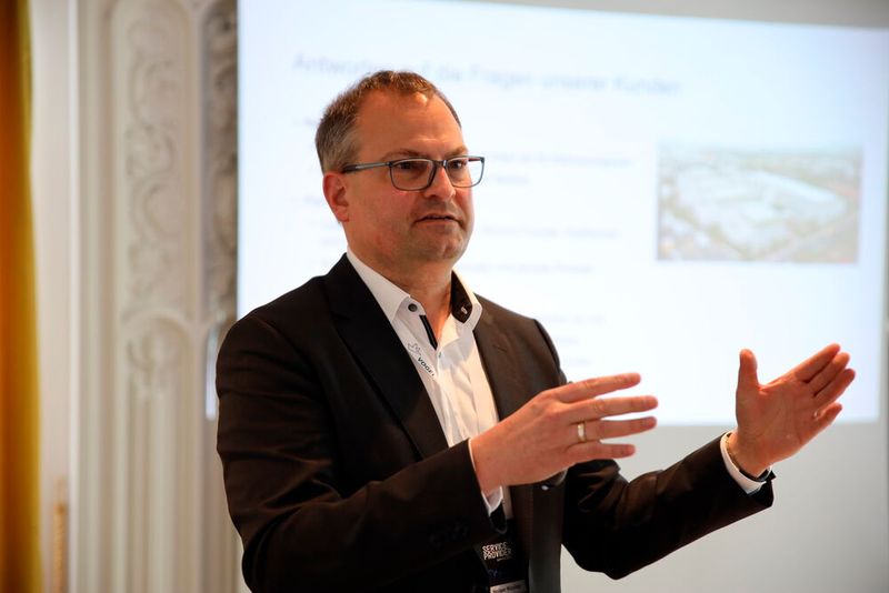 Holger Nicolay von Digital Realty erläuterte, wie Service Provider die aktuelle Dynamik im IT Markt für sich nutzen können. (Bild: Vogel IT-Medien GmbH)