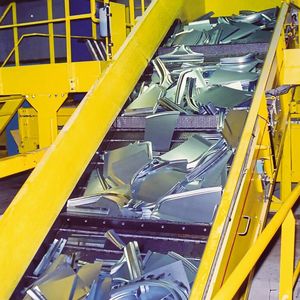 Fördersysteme für die Entsorgung von Stanzschrott sind die Expertise von Mayfran.(Bild:  Mayfran)