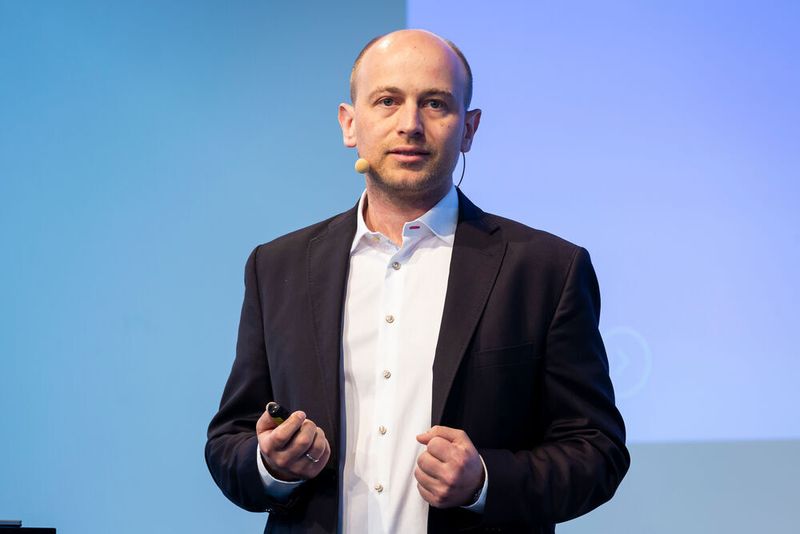 Christian Ritter, Geschäftsführer der Torpedo-Gruppe in Kaiserslautern, rief die Händler im Publikum dazu auf, sich digital selbst mehr zuzutrauen. (Stefan Bausewein)