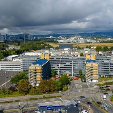 Suppliers from Europe are currently facing a variety of challenges. Pictured: The Aumovio headquarters in Frankfurt am Main. (Image:Aumovio)