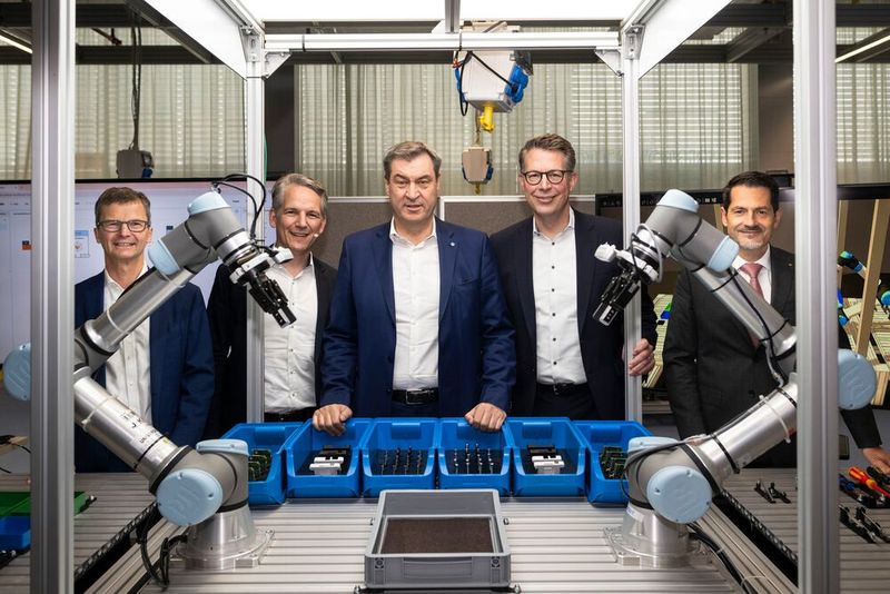 Siemens hat sein weltweit größtes Kooperationszentrum an der TUM eröffnet.(Bild:  TUM)