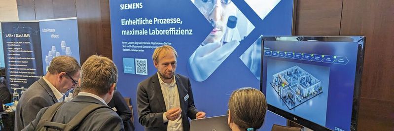 Auf dem LIMS-Forum 2023 war u. a. Siemens mit eigenen LIMS-Produkten vor Ort und beantwortete Software-Fragen der Anwender. Auf dem LIMS-Forum 2023 war u. a. Siemens mit eigenen LIMS-Produkten vor Ort und beantwortete Software-Fragen der Anwender.