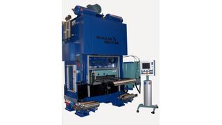 Der Einpleuel-Stanzautomat AZ 630 wurde für die Herstellung von Aluminiumverpackungen entwickelt. Mit dem Einsatz der Zwischenlagen aus dem Hause Georg Martin wird Zeit in der Endmontage gespart.  (Bild: Georg Martin GmbH)