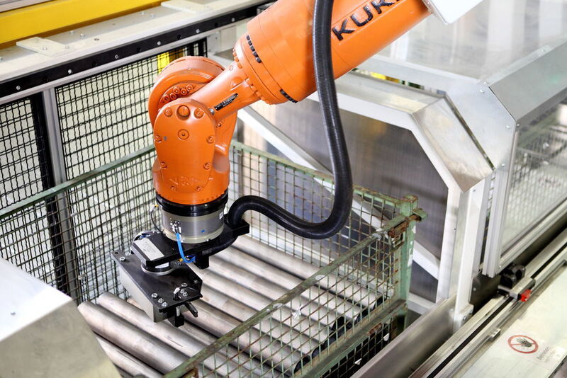 Auf solche Wachstumsaussichten haben sich die Roboter-Hersteller vorbereitet und haben die Produktionskapazitäten erweitert und die zumeist europäischen Hersteller betreiben neue Standorte in den großen Absatzmärkten China oder den USA. (IFR)