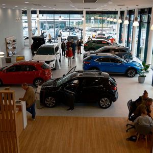 Der CI-konforme Showroom ist 800 Quadratmeter groß.(Bild:  Hugo Pfohe)