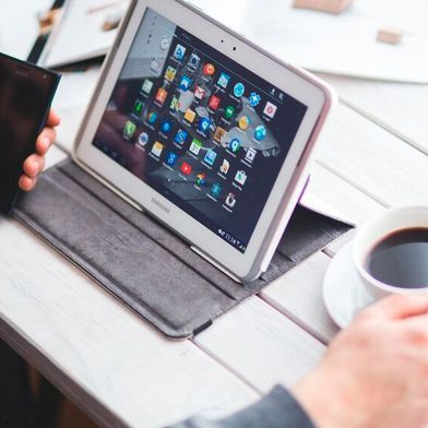 Homeoffice – Motivation oder Freibrief zum Faulenzen? Mercedes will seine Beschäftigten nun wieder im Büro haben. (Bild: frei lizenziert)