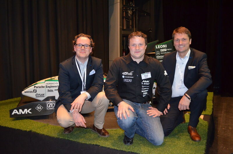 Hochzufrieden mit der Unterstützung durch die Sponsoren: David Fink (Mitte) vom GreenTeam mit Bastian Mattlener (links) und Thomas Tischler von SKF. (Bild: SKF)