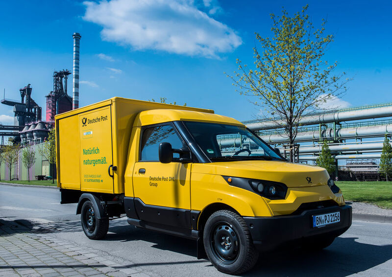 Gelber Wagen mit grünem Antrieb: Die Deutsche Post setzt für die Paket- und Briefzustellung den „StreetScooter“ ein. (Thyssenkrupp)