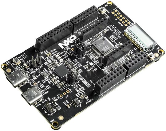 Bild 2:  Das Einstiegsboard FRDM-MCXC444 umfasst den energiesparenden Mikrocontroller MCXC444VLH der Serie MCX C, ein kleines LCD und USB-Ports. (Bild:  NXP)