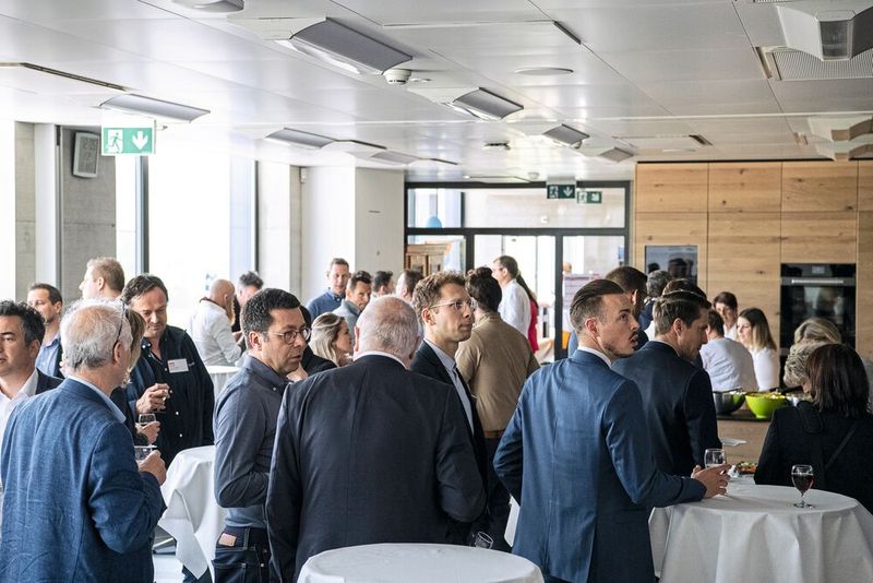 Les moments d'échanges sont nombreux pour les participants du Congrès. (Source : Thomas Entzeroth)