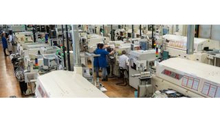 Die „Fabrik der Zukunft“ ist kein menschenleerer Neubau mit futuristischen Maschinen und Anlagen. Vielmehr wird sie in den Produktionshallen von heute in die Praxis umgesetzt.  (Bild: Bosch Rexroth)