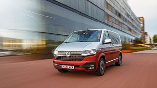 VW war im ersten Halbjahr 2021 Marktführer im Transportergeschäft. Im Gesamtjahr 2020 hatte Mercedes vorne gelegen. (Bild: VW)