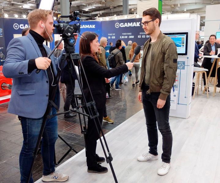 Beim Webcast-Dreh mit IOTA-Founder Dominik Schiener (Bild: Schreier)