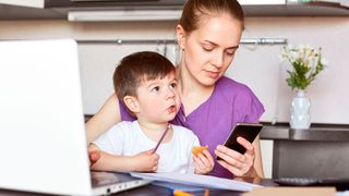 Mehrere hunterte Anträge auf Unterhaltsvorschuss wurden bereits digital eingereicht. (sementsova321 - stock.adobe.com)