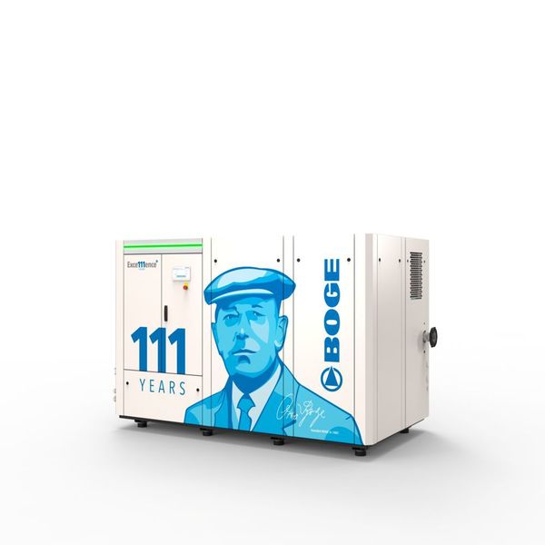 Seit 111 Jahren steht BOGE für intelligentes Engineering, fortschrittliche Lösungen und überzeugende Qualität. Auf der Hannover Messe 2019 präsentiert der Druckluftexperte eine limitierte Jubiläumsedition seiner Schraubenkompressorreihe S-4, passenderweise mit der Maschinenkennung S 111-4 (Bild).  
Mit der airtelligence provis 2.0 verfügt der Kompressorenhersteller bereits über eine der innovativsten Steuerungen am Markt. Diese wurde jetzt nochmals um wichtige Features ergänzt. Die Weiterentwicklung airtelligence provis 3 verarbeitet eine unbegrenzte Anzahl von Maschinen und Komponenten, hat BOGE analytics integriert und bietet mit OPC UA ein offenes Datenformat.  (Boge)