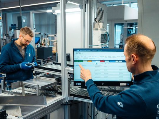 Magnet-Schultz setzt auf papierlose Produktion durch systemgestützte Werkerführung.(Bild:  IGZ)