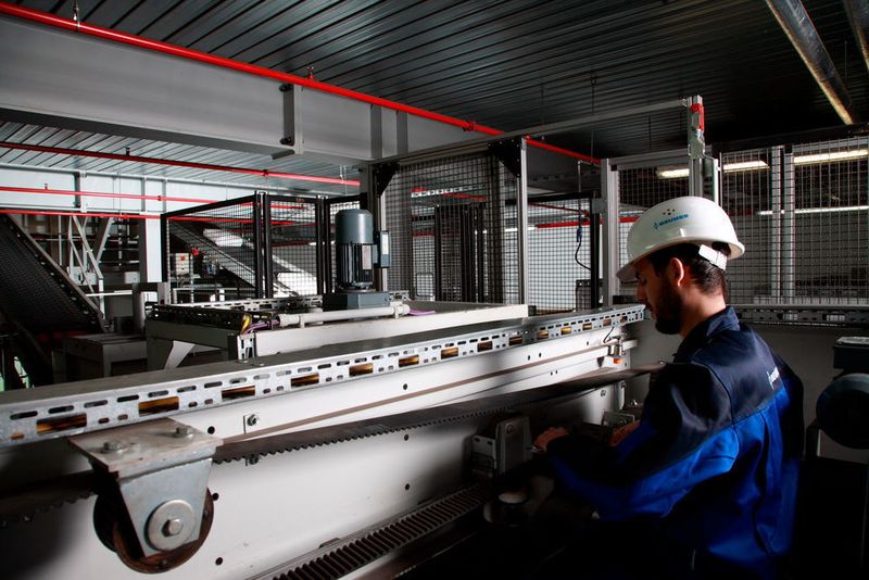 The highly qualified personnel of the BEUMER Customer Support offers technical support and machine maintenance world-wide. (Beumer Group)
