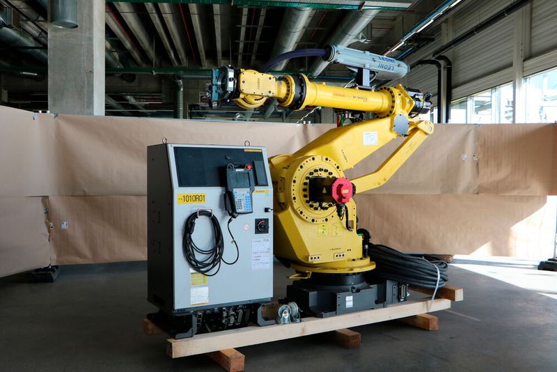Blick auf einen der zu ersteigernden M-900iA/350 von Fanuc. (Bild: Surplex)