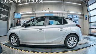 Aufnahme der linksseitig mittig, etwa 90 Zentimeter über dem Boden positionierten Weitwinkelkamera. Datum und Uhrzeit werden automatisch eingefügt. (Bild: Checksnap)