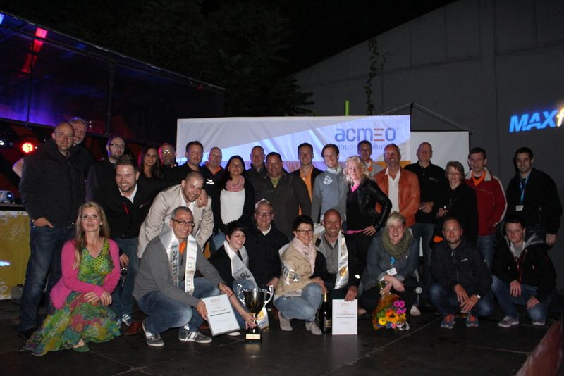 Gruppenfoto zum Abschluss: Die Teilnehmer der Acmeo-Systemhaus-Rallye 2015 in Bratislava. (Bild: Holger Esseling)