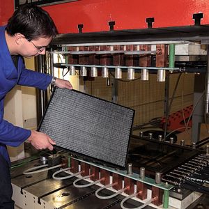 Variothermes RTM-Werkzeug mit Induktionsheizung am Institut für Verbundwerkstoffe in Kaiserlautern. An diesem Werkzeug wurde der Einfluss der variothermen Prozessführung auf die Zykluszeit untersucht.