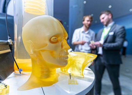 Die Medteclive 2026 findetvom 5.–7. Mai in Stuttgart statt und richtet den Fokus auf Digitalisierung, KI und Nachhaltigkeit. (Bild:  Juergen Roesner/Medteclive)
