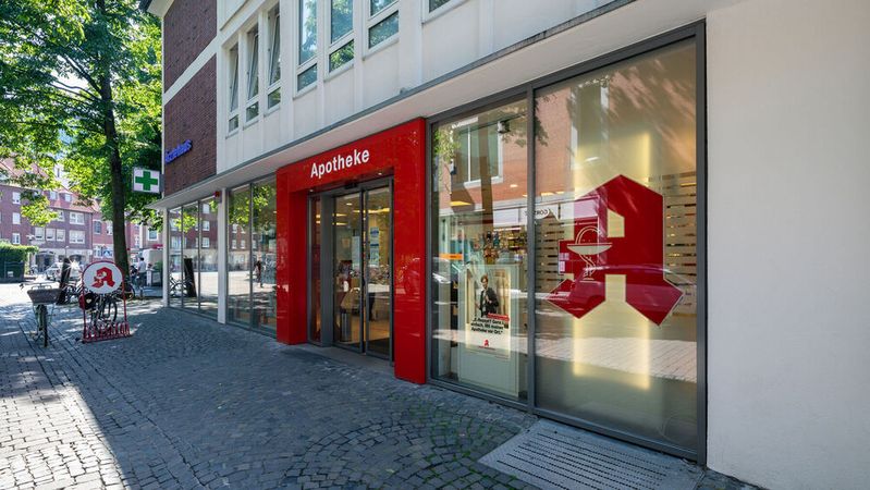 Apotheken sind für viele Bürgerinnen und Bürger mehr als nur Medikamentenausgabeorte. Sie wirken oftmals auch als erste Anlaufstelle bei kleineren und größeren medizinischen Problemen.(©  ABDA)