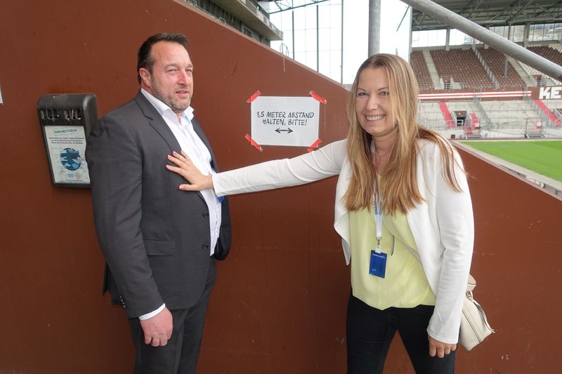 Eine Armlänge-Abstand reicht bei Nicole Schladeck (Netscout) und Michael Pientka, (Nuvias). (Bild: IT-BUSINESS)