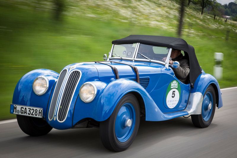 Auf einen sechsstelligen Euro-Betrag kann demnach auch der Marktwert des BMW 328 Roadster klettern. (Foto: BMW)