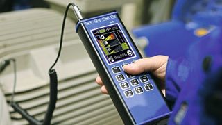 Ein Ohr im Prozess: Das CM Vibration Meter ermittelt Schwingungskerngrößen. (CM technologies [M] Alban)
