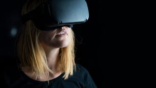 Mit einem 3D-Modus und Augmented-Reality können potenzielle Kunden neue Anlagen digital erfahren, konfigurieren und sogar in ihre jeweilige Produktionshalle einpassen.  (Bild: gemeinfrei // Pexels.)