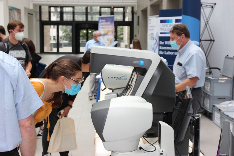 Impressionen der LAB-SUPPLY Berlin 2021  Weitere Infos zu den kommenden LAB-SUPPLY-Messen finden Sie auf www.lab-supply.info.  (LABORPRAXIS, Lüttmann)