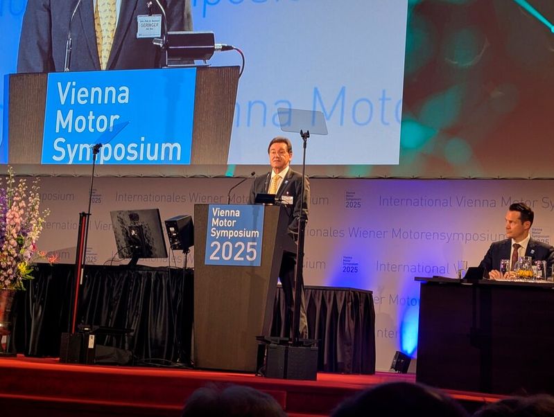 Welchen Antrieben gehört die Zukunft? Diese Frage wurde auf dem 46. Wiener Motorensymposium kontrovers diskutiert. (Bild:  Stefanie Eckardt)