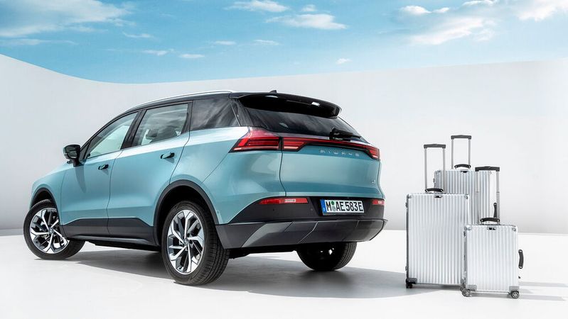 Bereit für den Wochenendtrip: Der Autovermieter Starcar bietet demnächst das E-SUV Aiways U5 zur Miete an.(Bild:  Enes Kucevic)